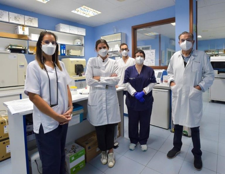 Equipo del Laboratorio de análisis clínicos en Las Palmas